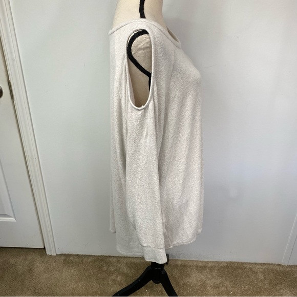 Torrid Light Oatmeal Super Soft Plush Cold Shoulder Top - Picture 4 of 11